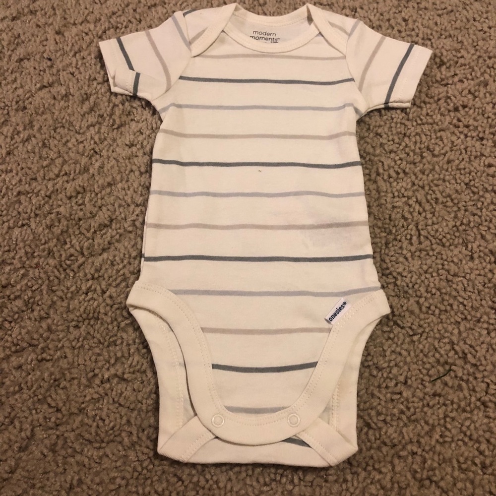 3 bodysuits - Picture 3 of 3